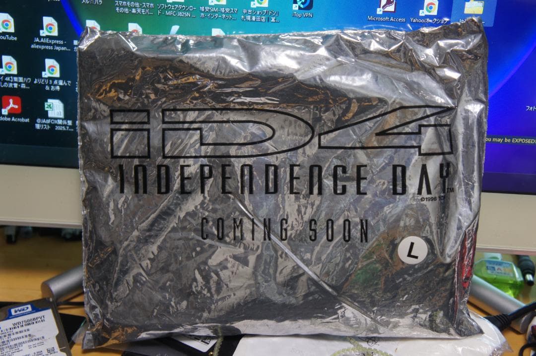 映画 ”インデペンデンスディ”のポスターと宣伝グッズのセットで新品・未使用です