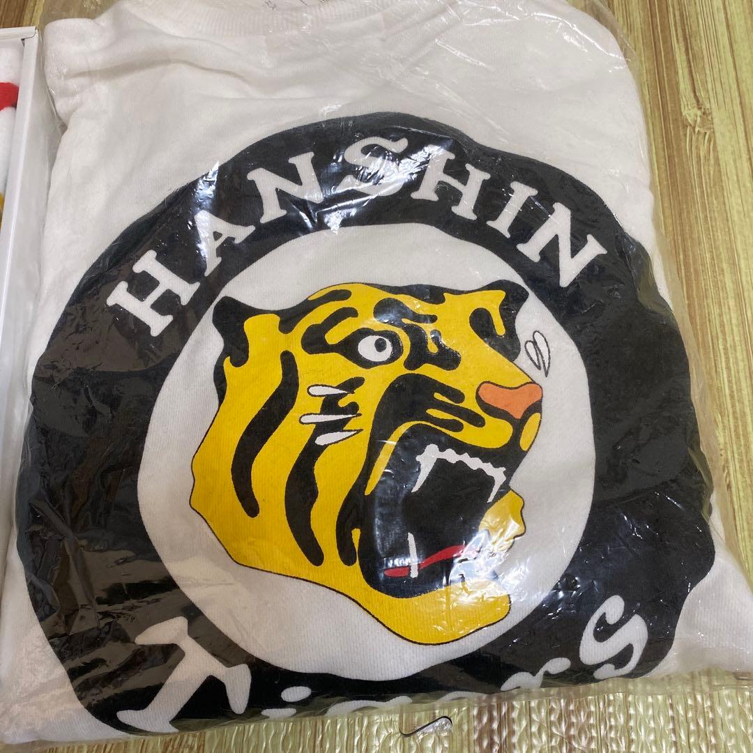 お値下げ✨️レア‪☆新品未使用‪☆阪神タイガース 2003年記念タオルとトレーナー