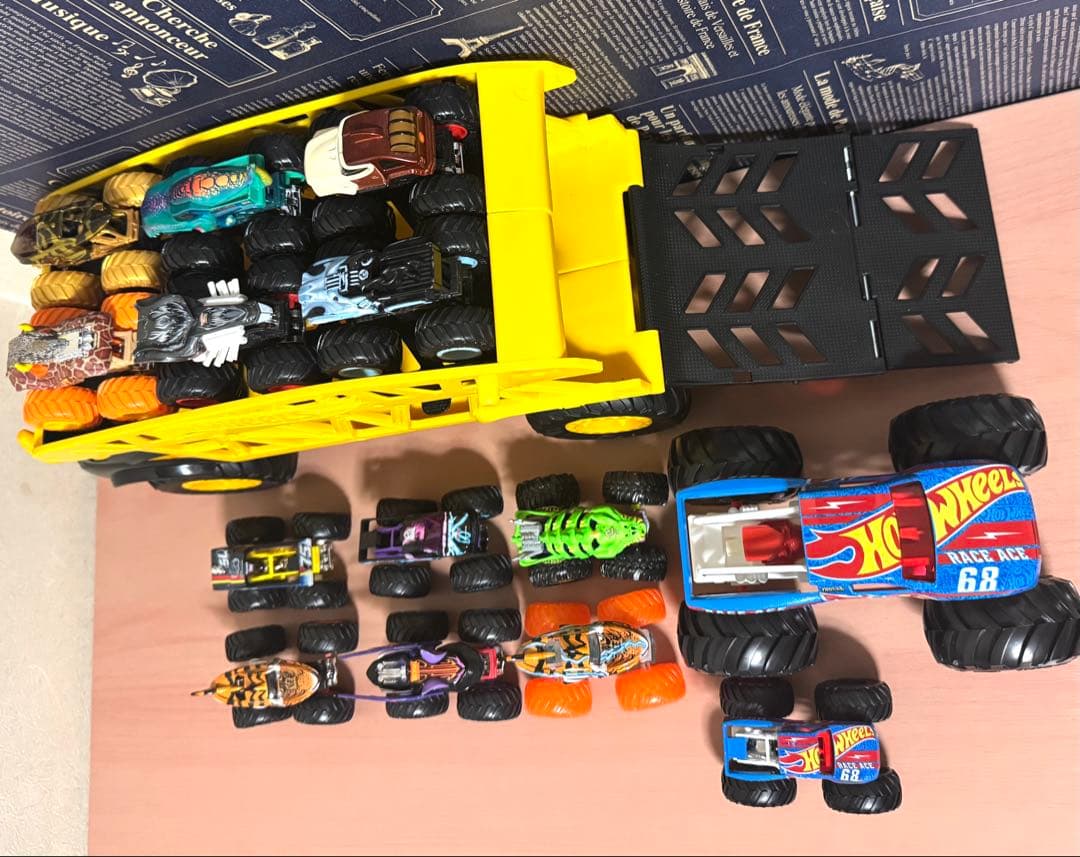 ライアン hot wheels ホットウィール　モンスタートラック