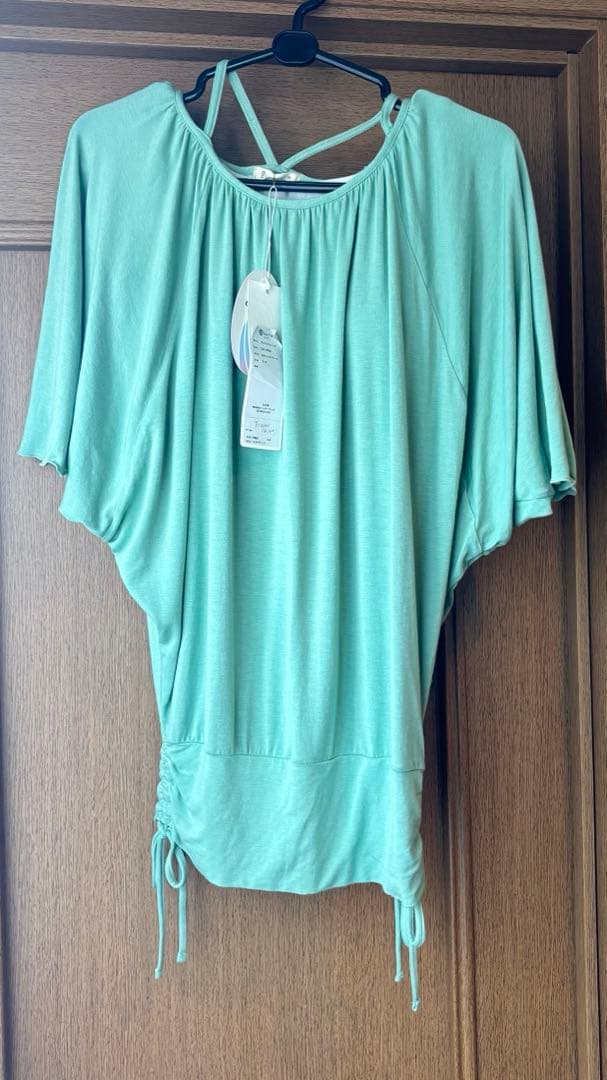 新品　suria スリア　ヨガトップス　M タグ付き