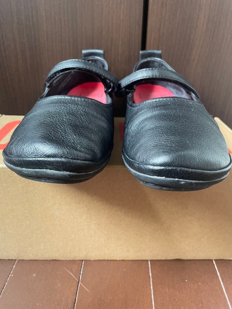 29日まで限定値下げ☆美品☆カンペール本革ストラップ付きフラットシューズ