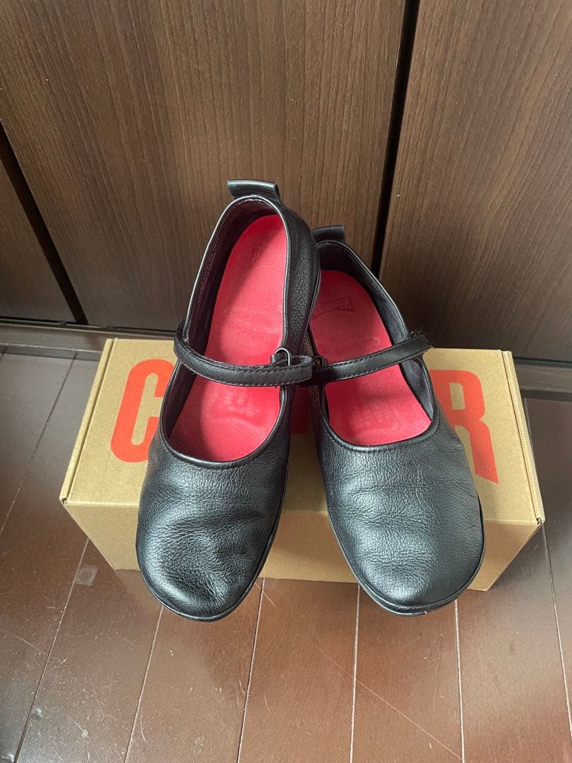 29日まで限定値下げ☆美品☆カンペール本革ストラップ付きフラットシューズ