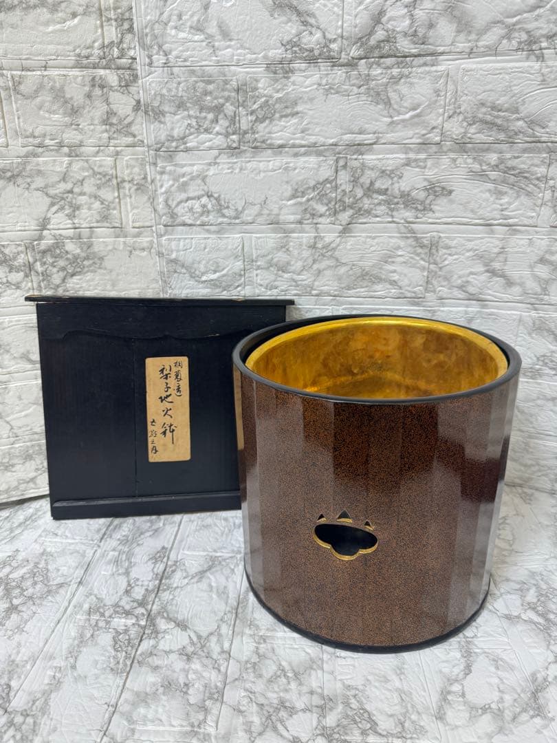 【由緒ある品】桐菊透　梨子地 木製 火鉢 銅製 落とし