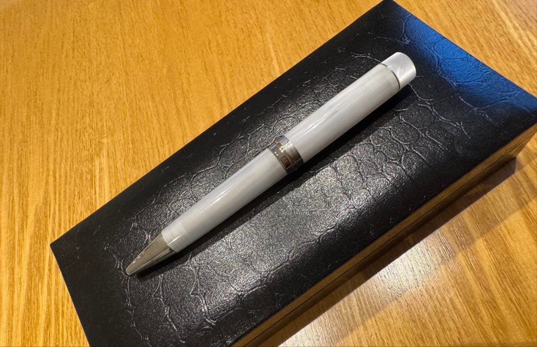 DELTA ボールペン ホワイト