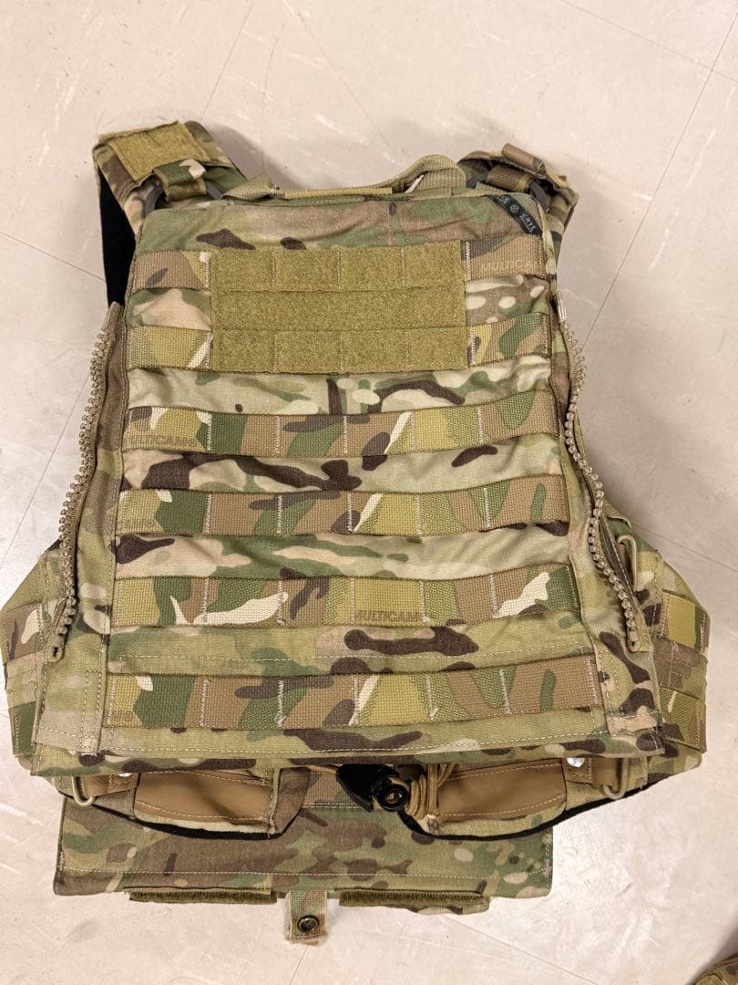 実物　CRYE Precision マルチカム AVS Mサイズ