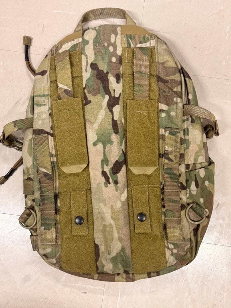 実物　CRYE Precision マルチカム AVS Mサイズ