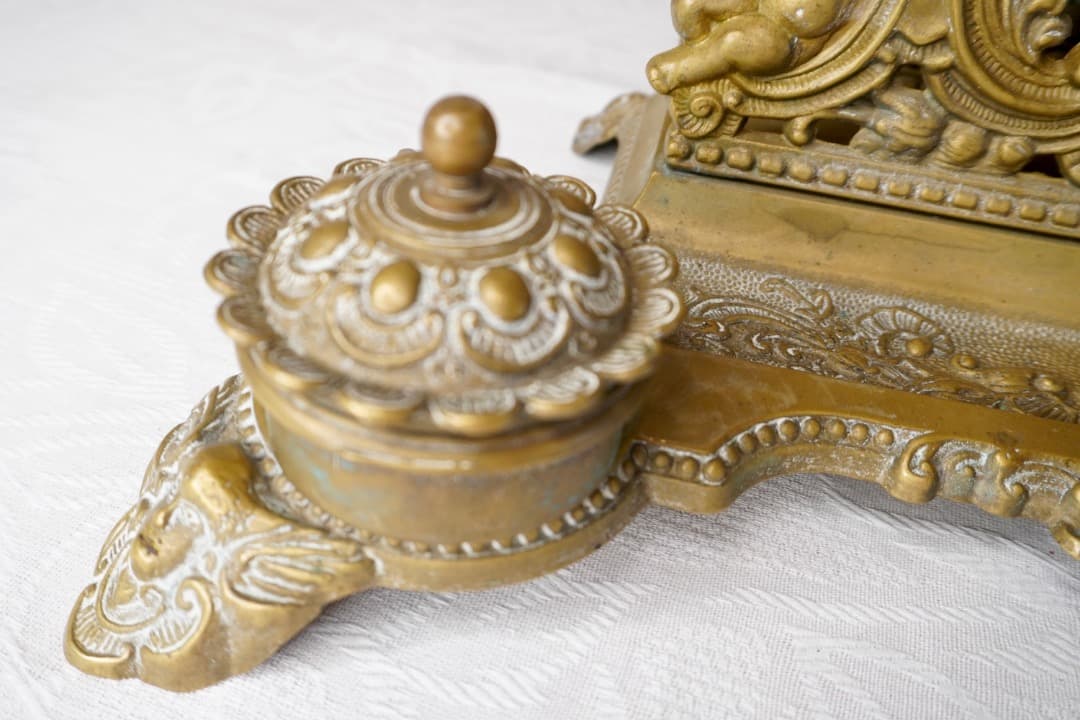 フランス アンティーク 天使と花かごのレタースタンド＆インクウェル