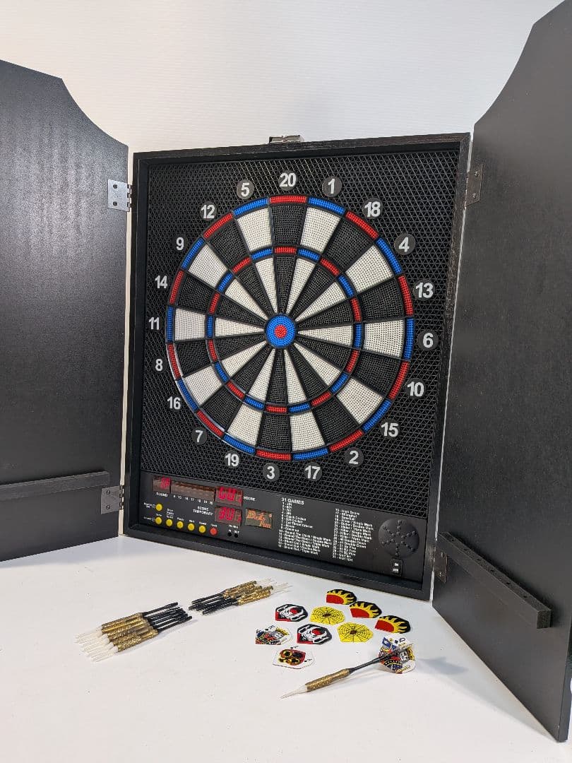 P847 【美品】電子ダーツボード KING'S HEAD 木製キャビネット付き