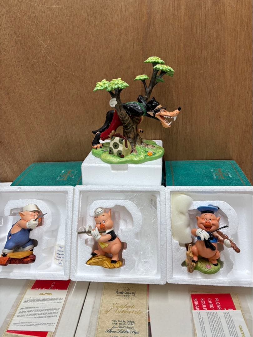 オオカミと三匹の子豚(赤頭巾) ディズニークラシックコレクション