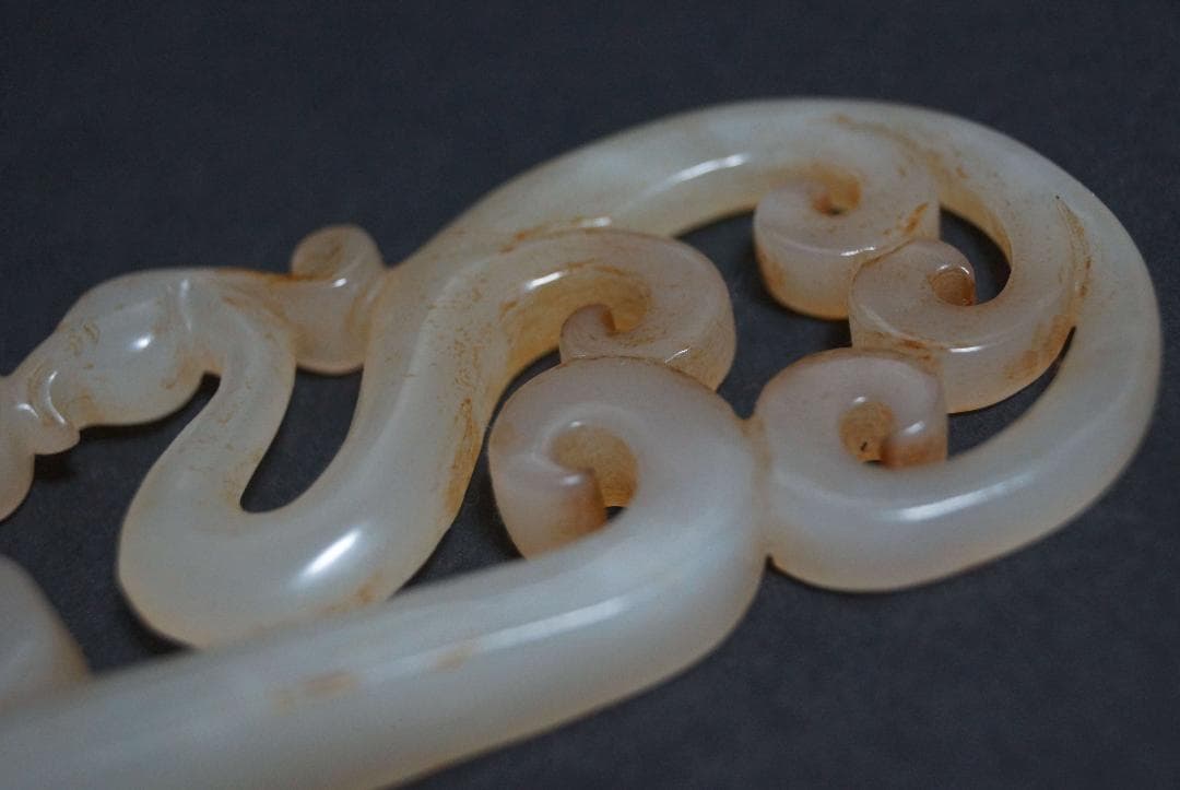 古玉 和田玉(ホータン)細工透かし彫り 古代龍鳳紋 根付 緒締玉 提げ物装飾品