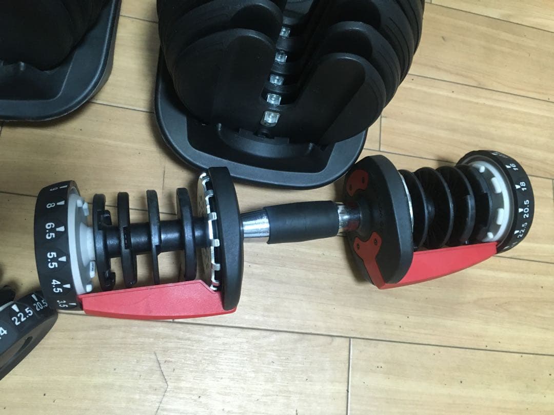 ① 可変式ダンベル 24Kg x 1個