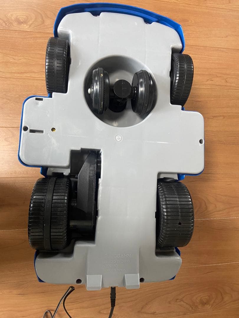 トヨタ プリウス　ハイブリッド 電動乗用おもちゃ 青