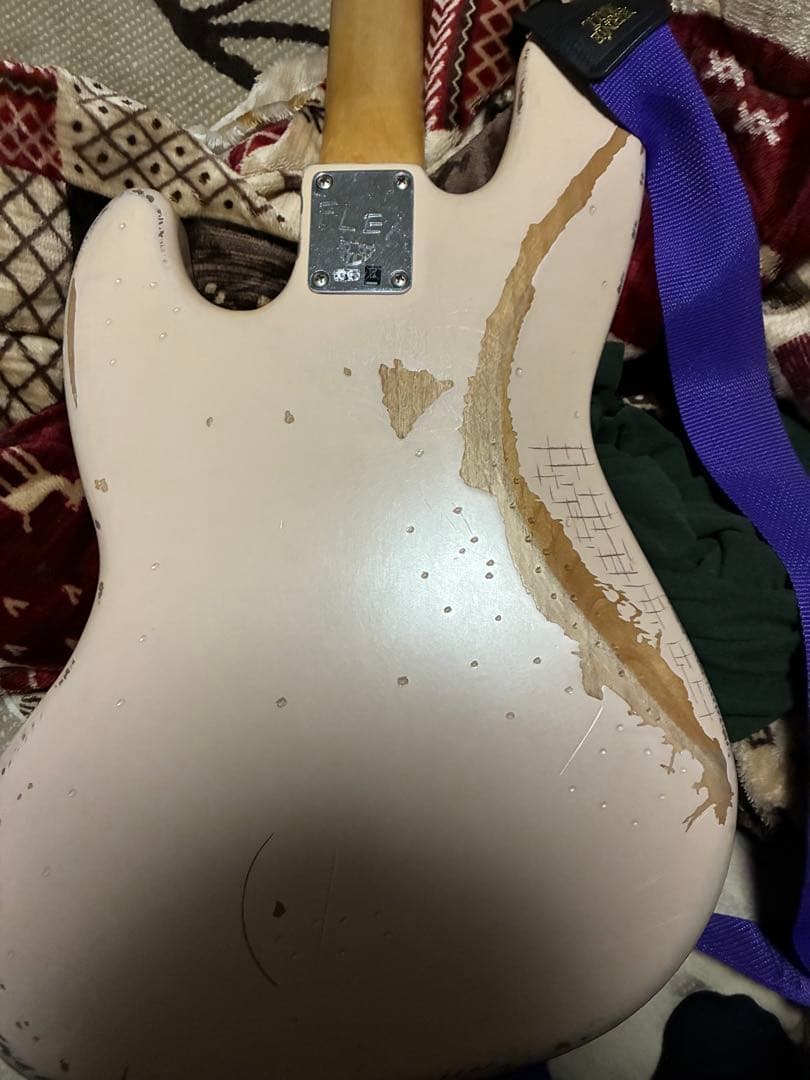 ベース Fender Flea Jazz Bass