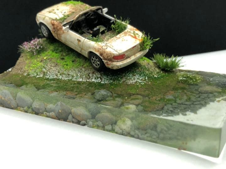 湖畔のスクラップ車　レジンジオラマ
