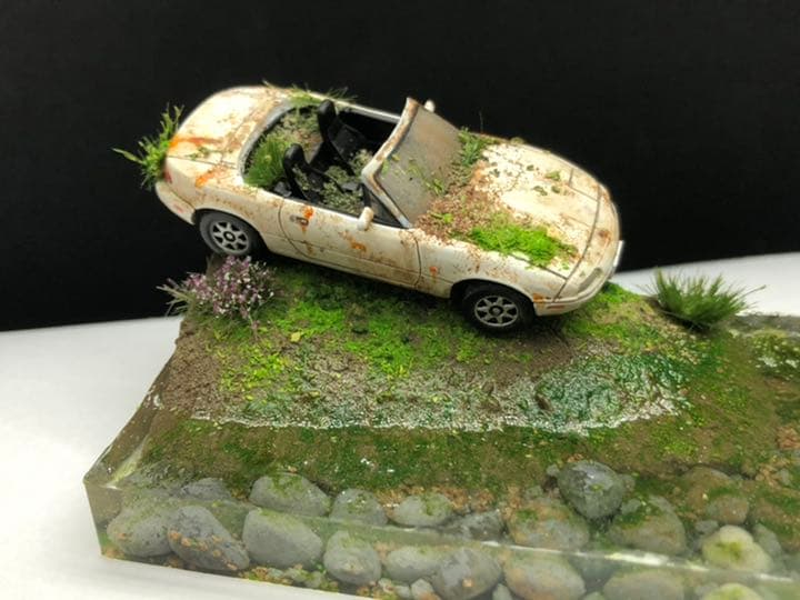 湖畔のスクラップ車　レジンジオラマ
