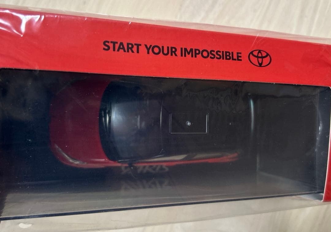 ヤリス　1/30ミニカー レッド×ブラック　未開封