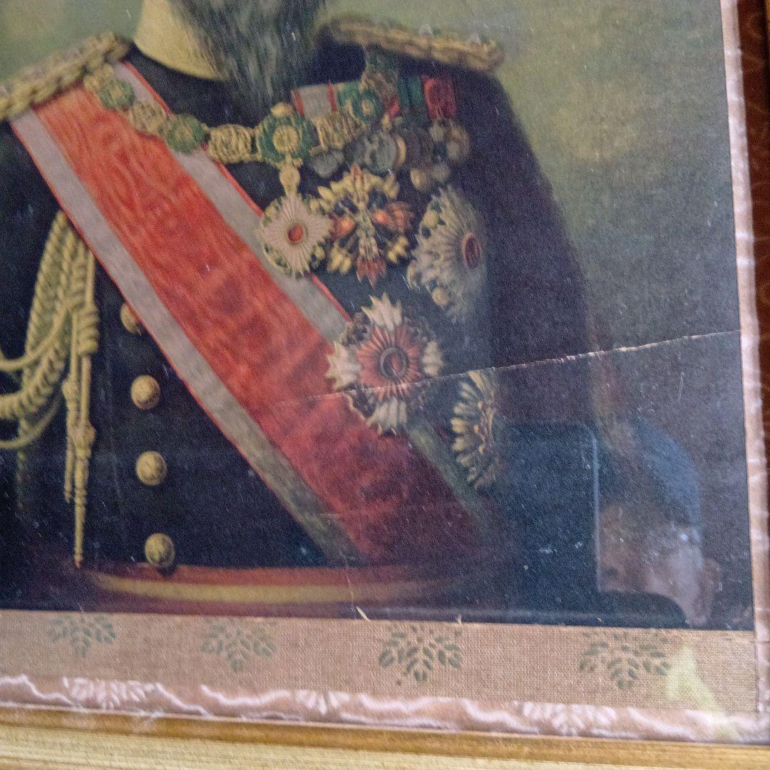 明治天皇の額装　軍服写真