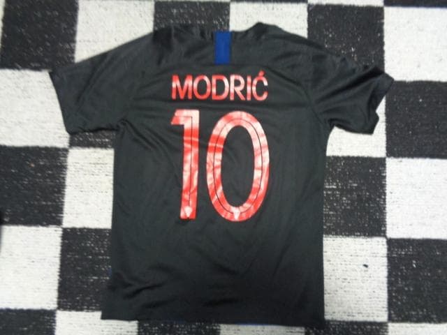 【クロアチア代表】ナイキ社モドリッチモデル2018年アウェイユニフォーム