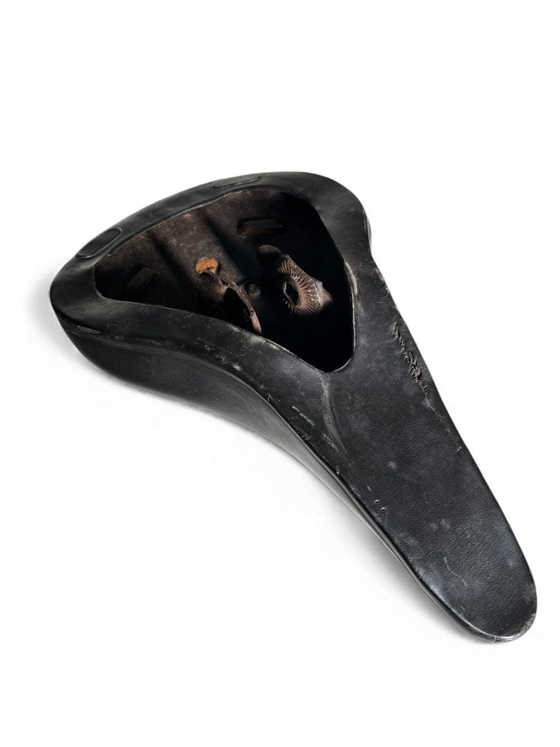 Messinger（メッセンジャー）ダイヤモンドステッチサドル　mon