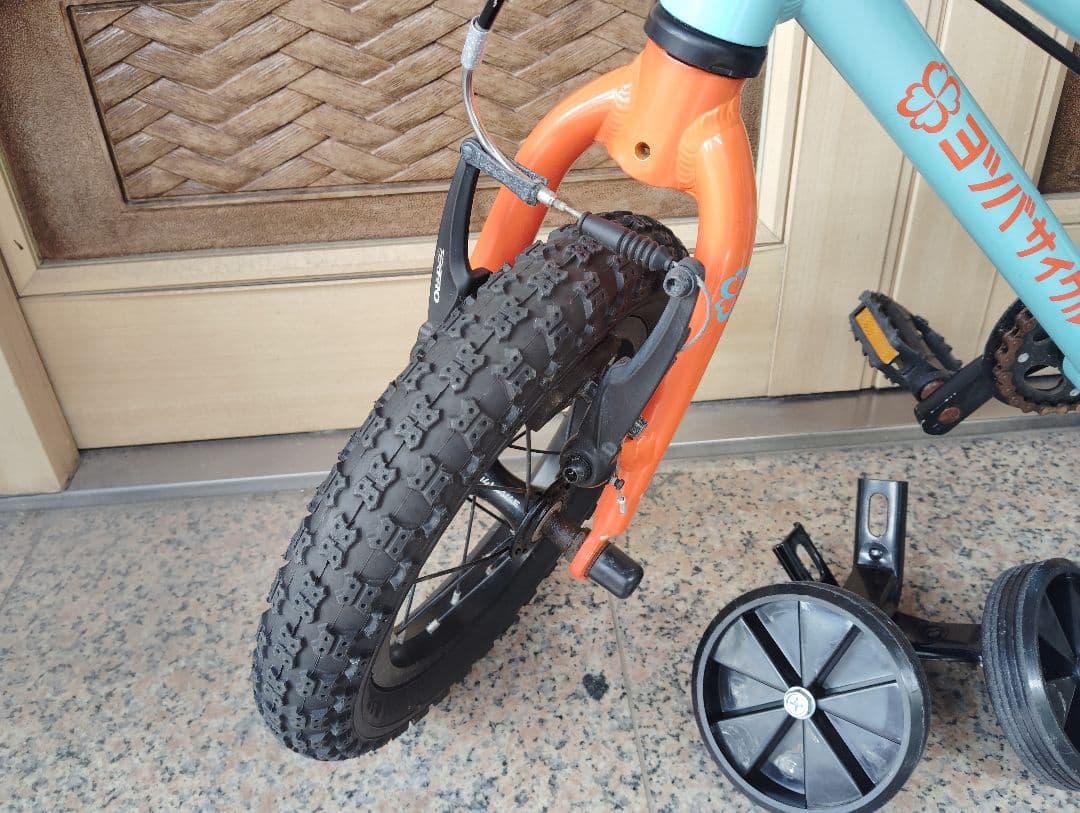 k*7様 【ヨツバサイクル】送料込み 12インチ 幼児用 キッズ自転車 補助輪付