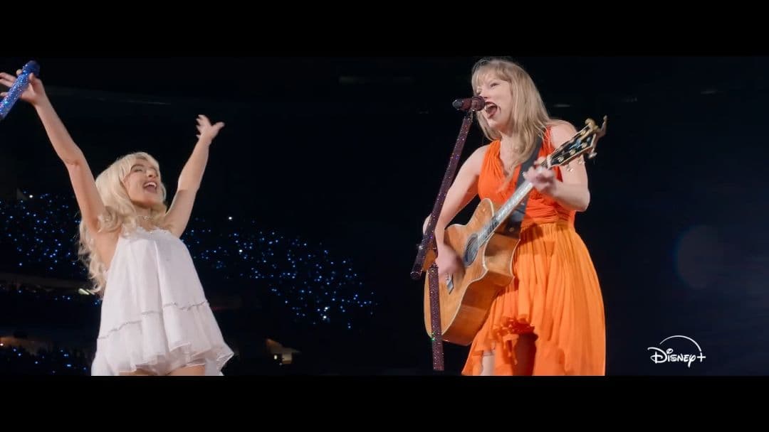 ミュージシャン \"The Life of a Showgirl\" in Times Square