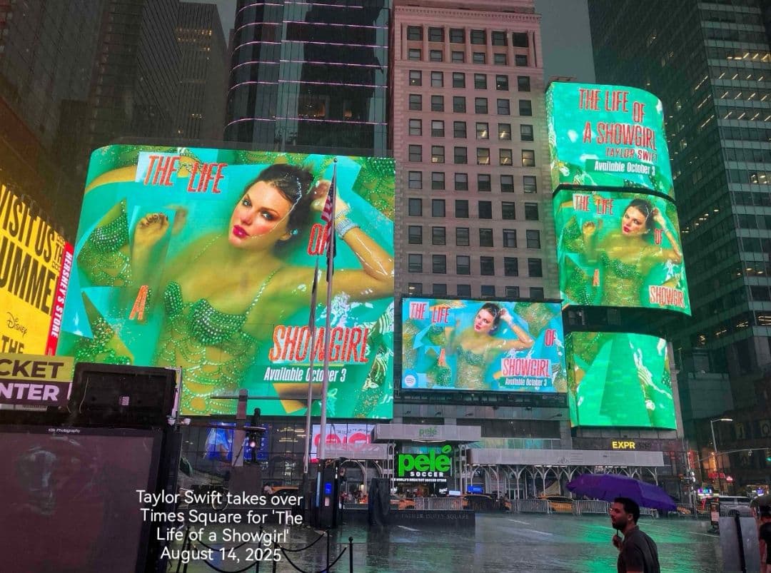 ミュージシャン \"The Life of a Showgirl\" in Times Square