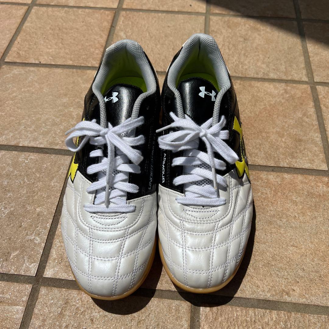 アンダーアーマーフリーリー白／黒