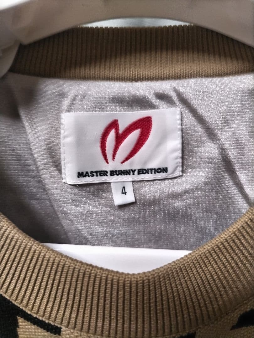 美品　マスターバニー　ニットセーター　総柄　裏地付き　防風、防寒　秋冬