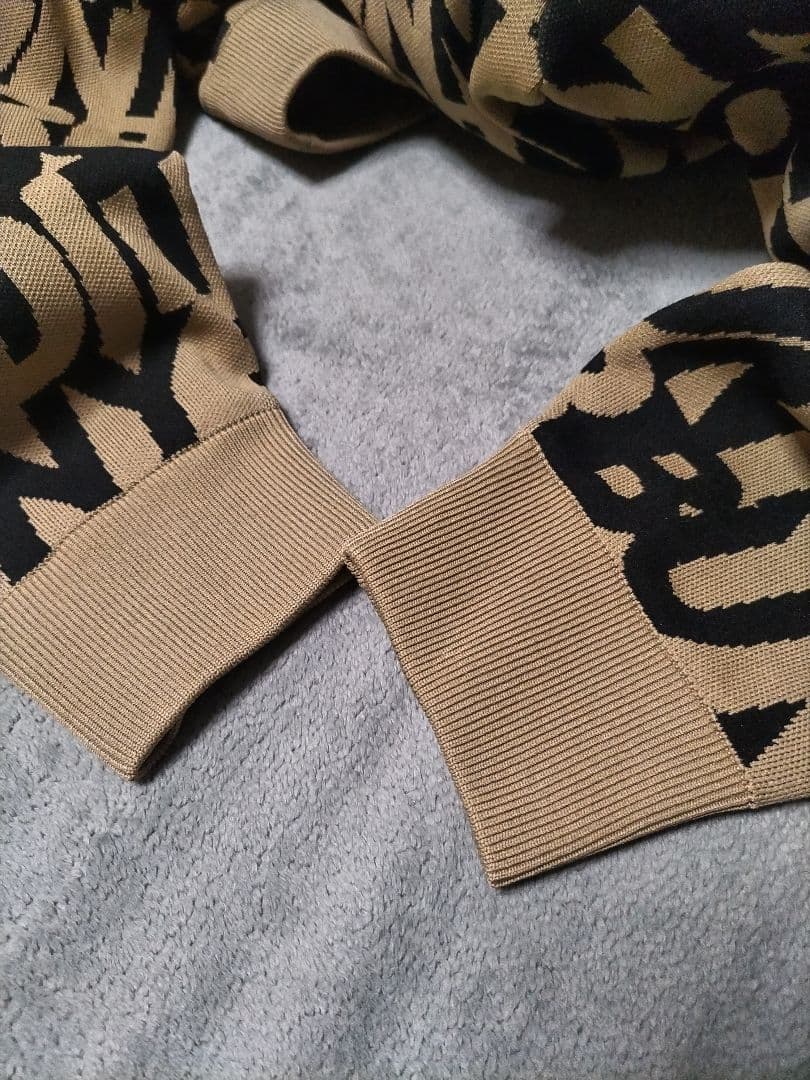 美品　マスターバニー　ニットセーター　総柄　裏地付き　防風、防寒　秋冬