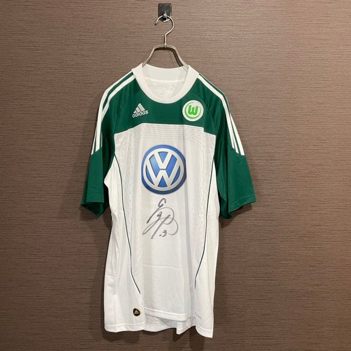 新品　長谷部　直筆サイン入り　ユニフォーム　VFL WOLFSBURG 13番