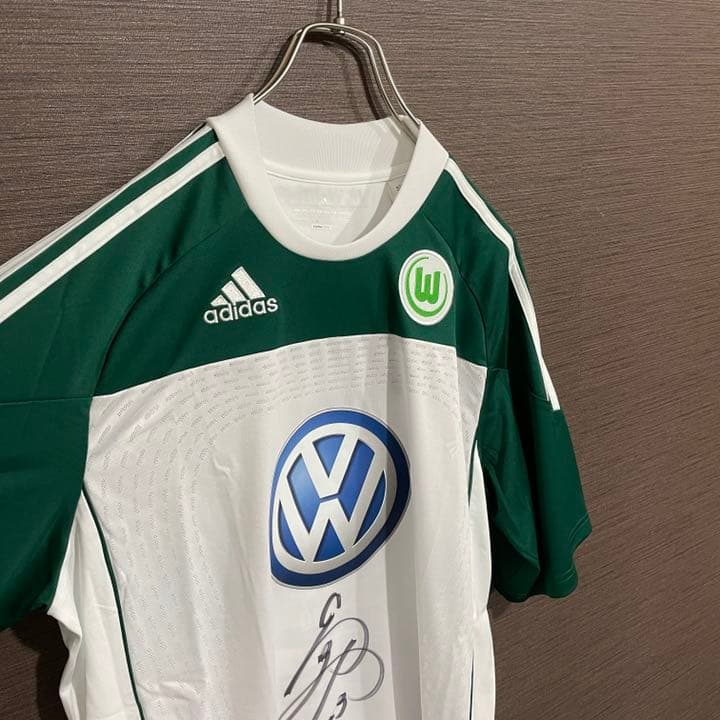 新品　長谷部　直筆サイン入り　ユニフォーム　VFL WOLFSBURG 13番