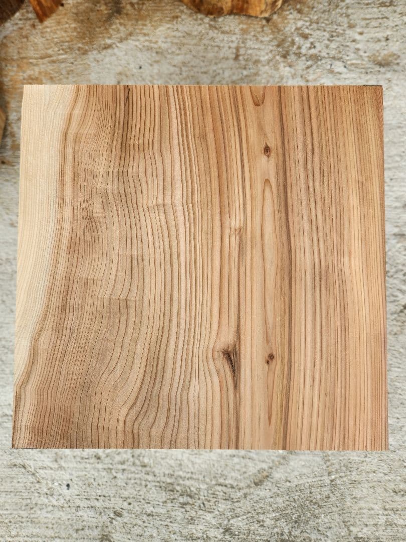 熟練大工作製、柾目板使用で重箱の節抜けの心配なし、日本蜜蜂４段重箱式巣箱