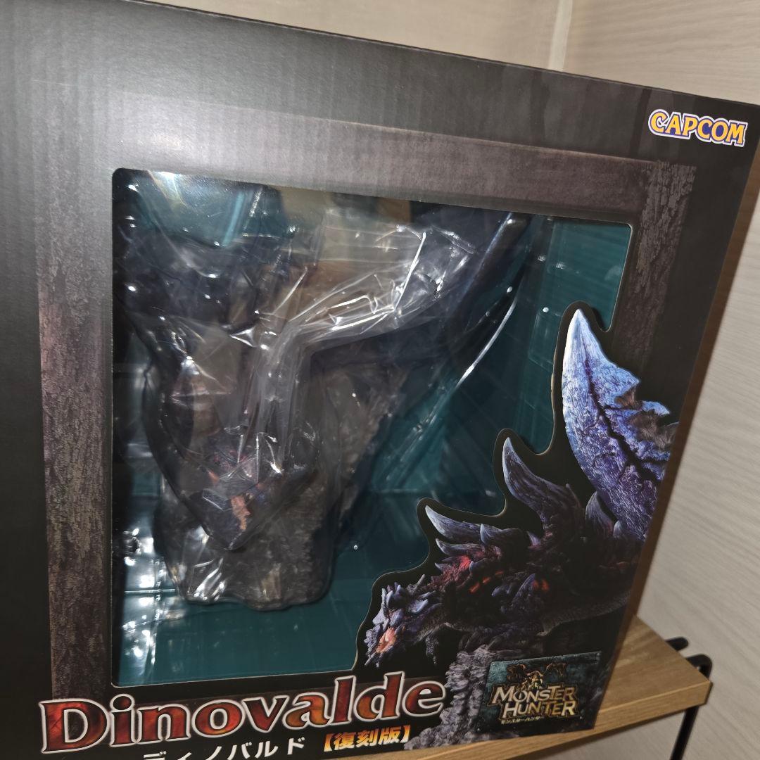 【新品、未開封】クリエイターズモデル　ディノバルド 復刻版 フィギュア