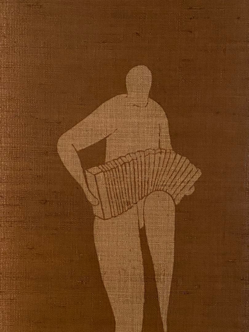 望月通陽　草木染めタペストリー　「奏でる器」からー　「バンドネオン」