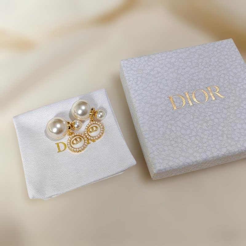 DIOR パール　ピアス