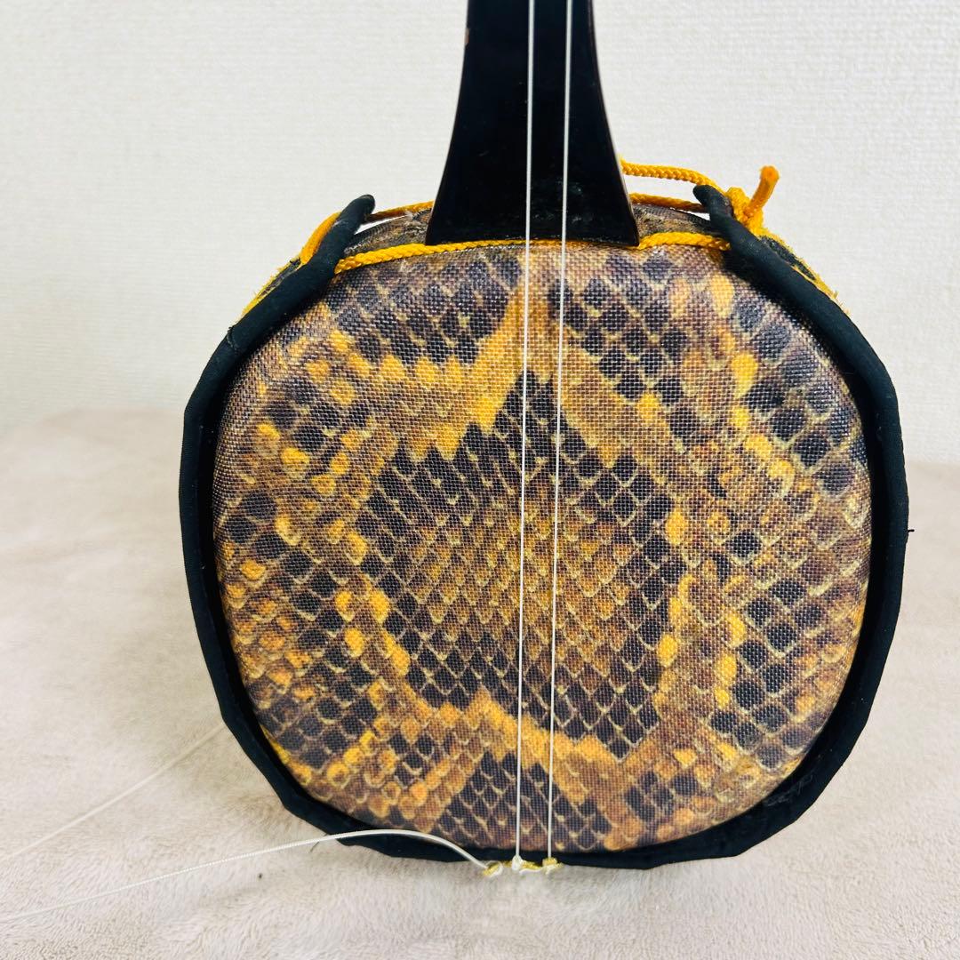 沖縄三線 三味線 人工革 合皮 ヘビ柄　ハードケース付 またよし　弦楽器