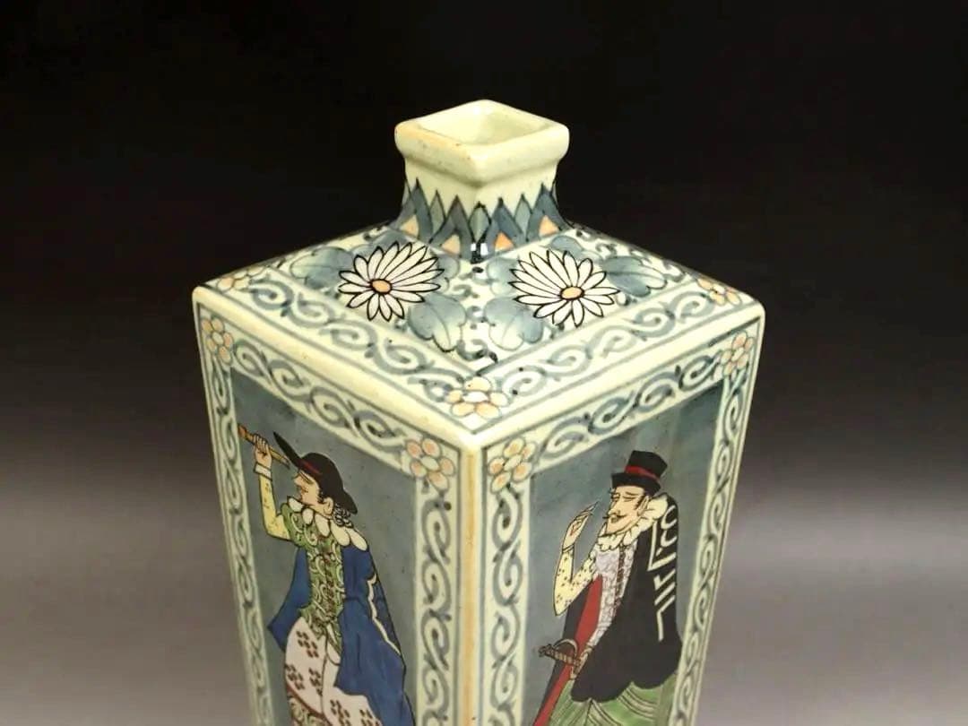 ★　名品【 南蛮人図角瓶 円左エ門 作 】阿蘭陀趣味染錦 金彩　金襴手★