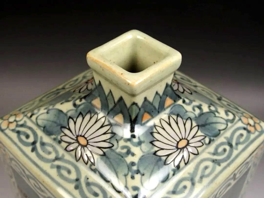 ★　名品【 南蛮人図角瓶 円左エ門 作 】阿蘭陀趣味染錦 金彩　金襴手★