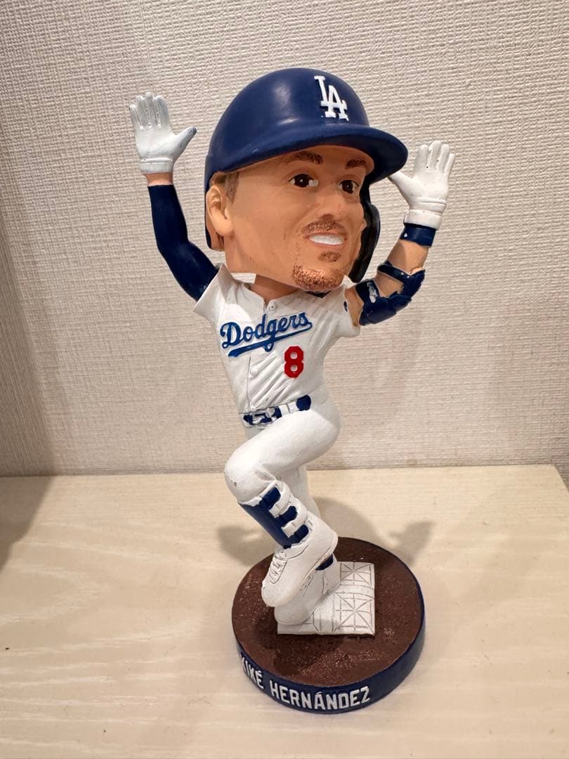 ロサンゼルス・ドジャース キケ・ヘルナンデス フィギュア 背番号8 非売品
