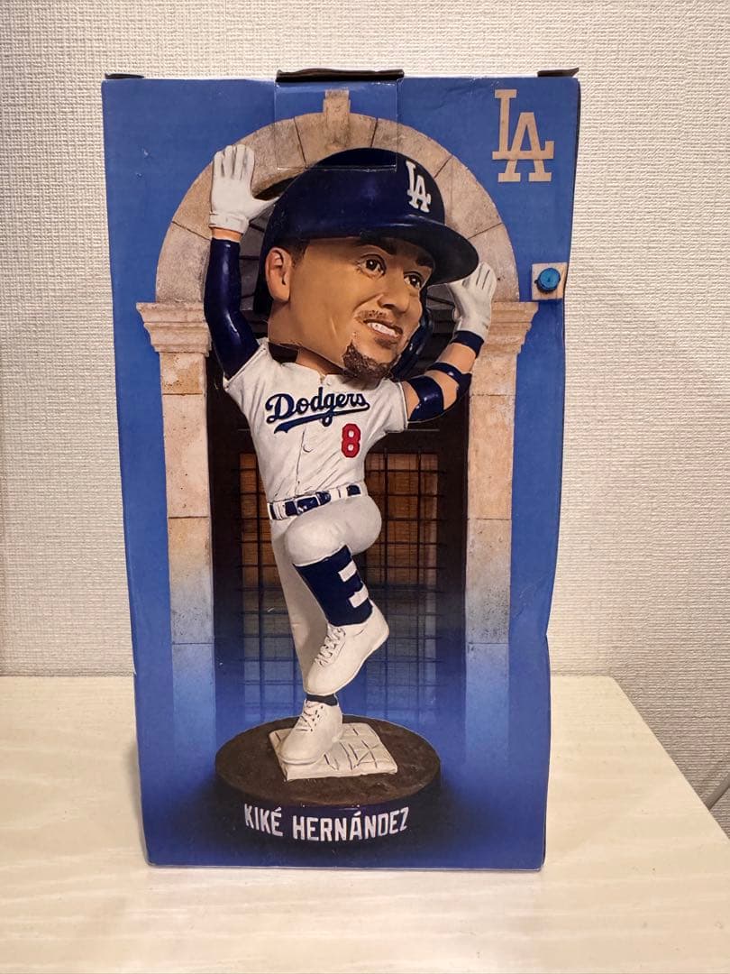 ロサンゼルス・ドジャース キケ・ヘルナンデス フィギュア 背番号8 非売品