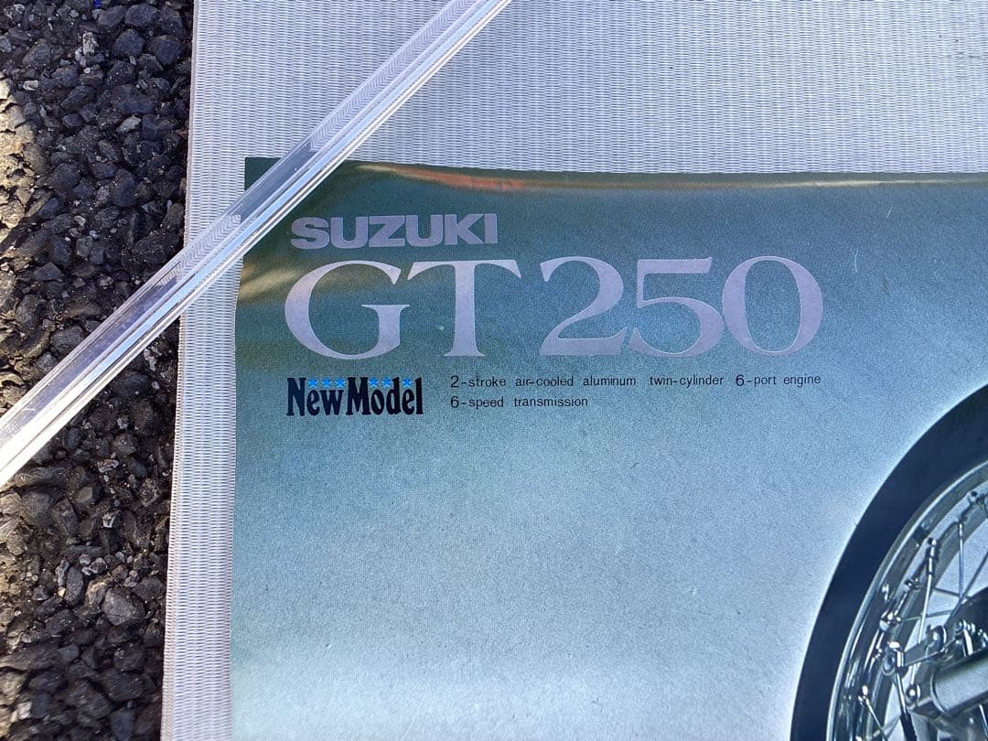 SUZUKI GT250 ポスター　オートバイ　ＧＴ ２５０ ＣＣＩ 未使用