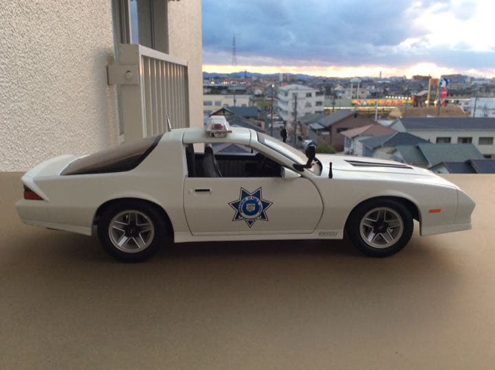 カマロ パトカー 1/18