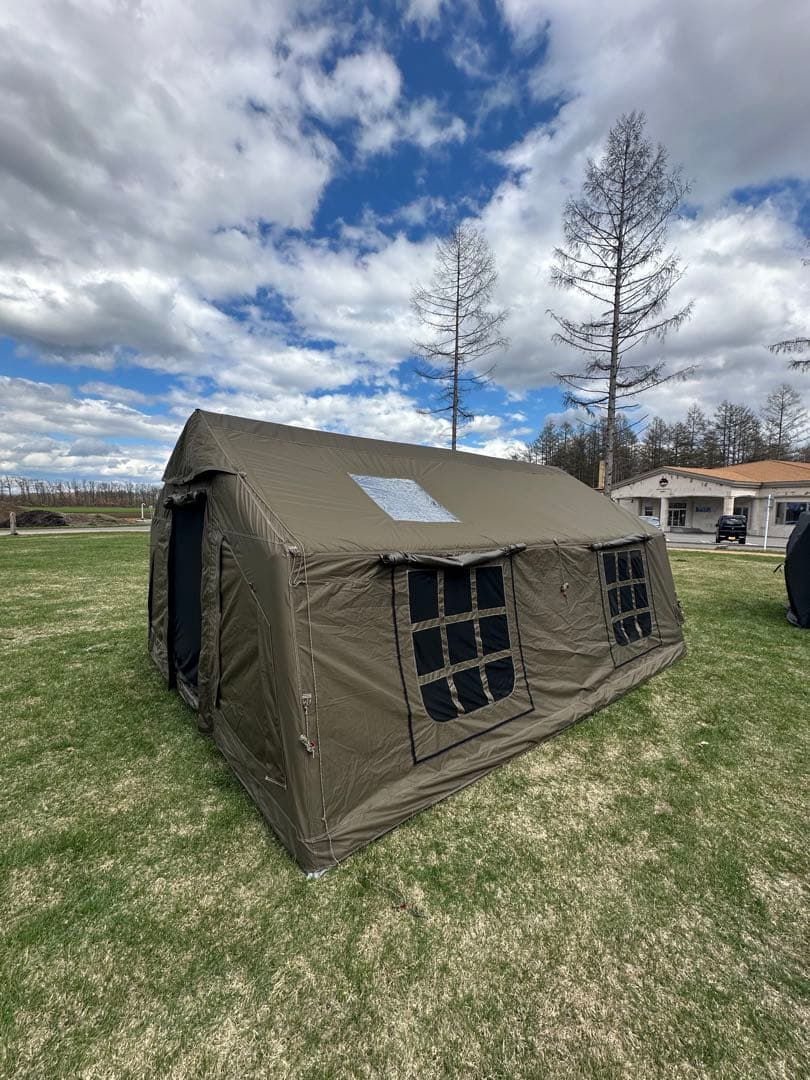 インフレータブル 大型テント　2部屋で10人以上寝れます。