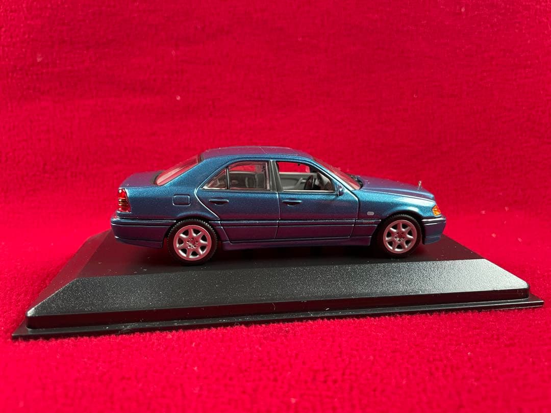 ミニチャンプス　メルセデスベンツ  Cクラス ) 1/43 ブルー　1997
