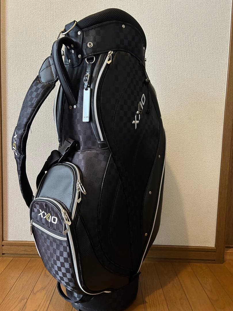 XXIO ゼクシオ ブラック 軽量ゴルフキャディーバッグ 中古品