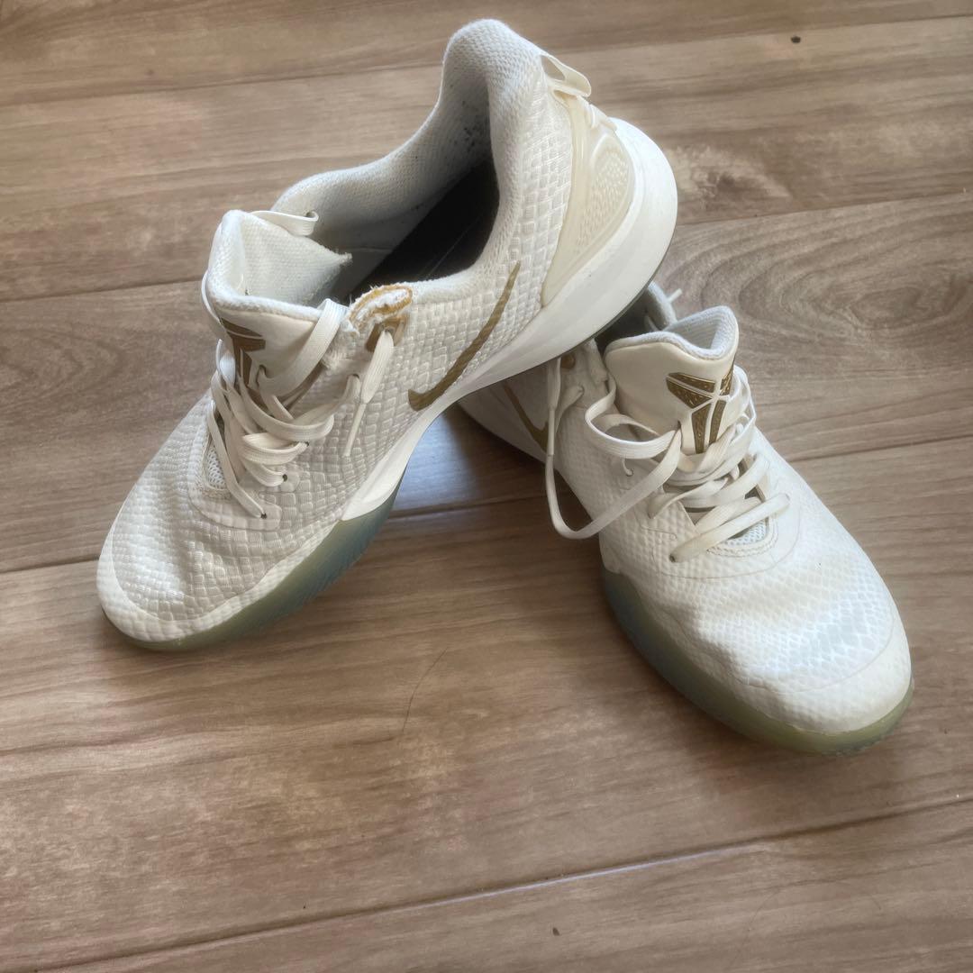 Nike バスケットボールシューズ マンバフォーカス ホワイト/ゴールド