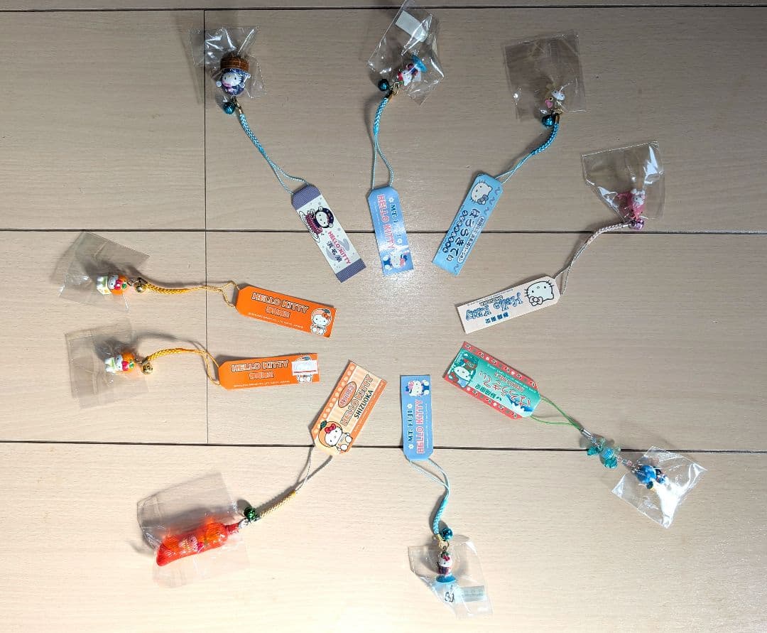 ハローキティ ご当地根付ストラップ 90個