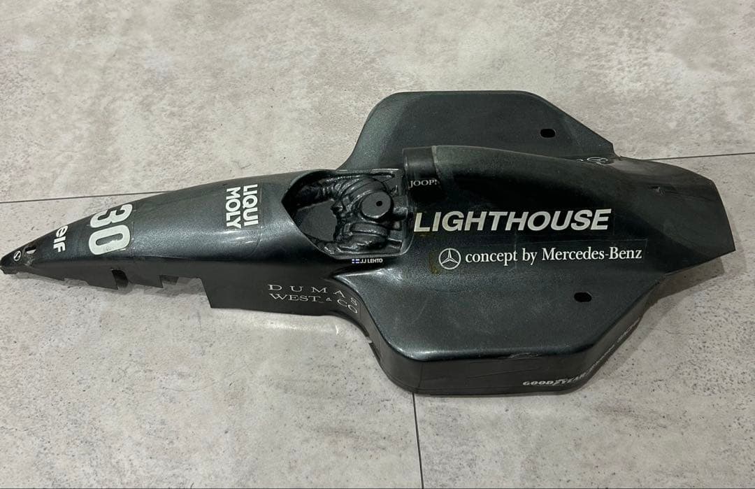 タミヤ（TAMIYA）製の1/10スケール電動RCカーザウバー C12