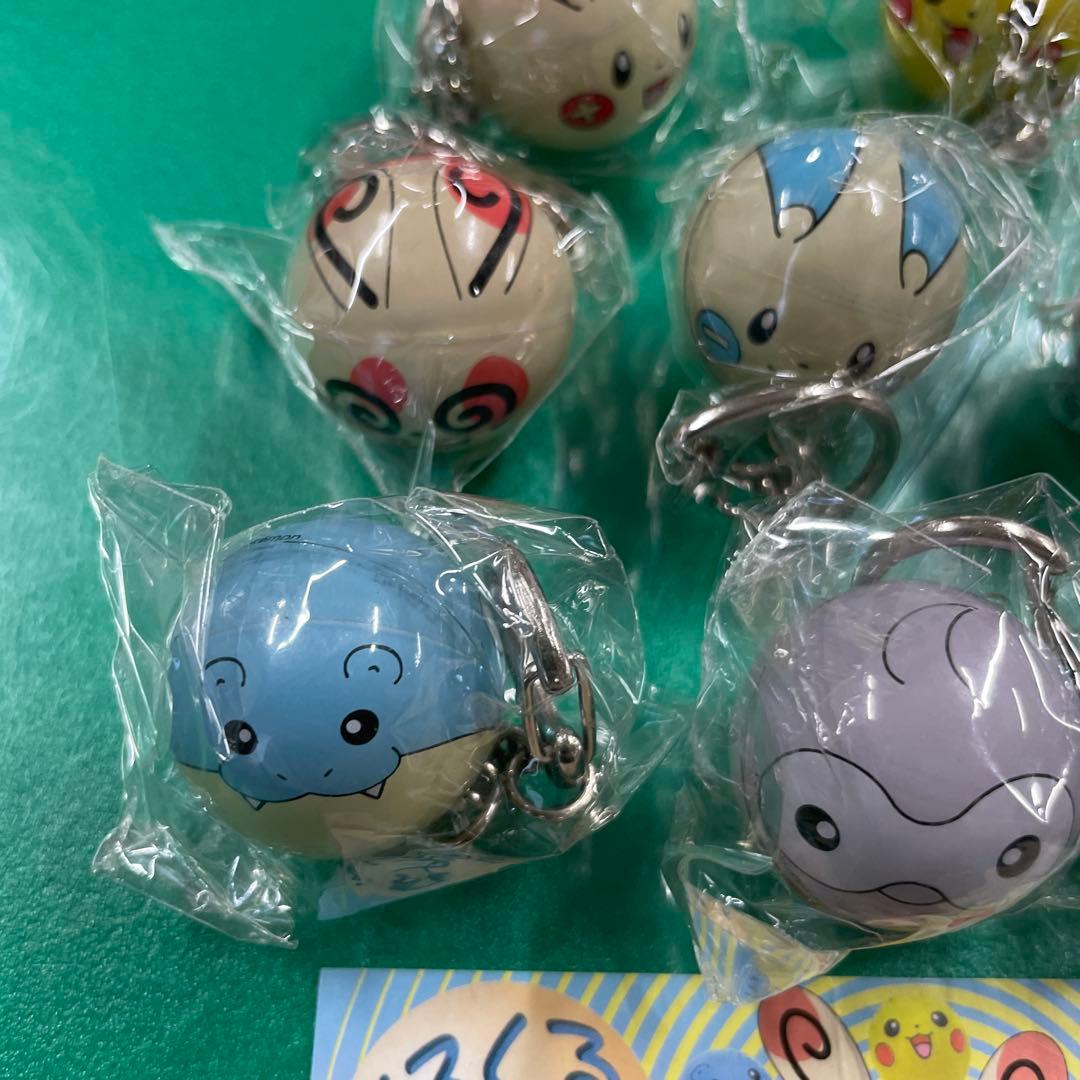 ポケットモンスター 共同ガチャポン　くるくるポケモンキーホルダー全7個とポワルン