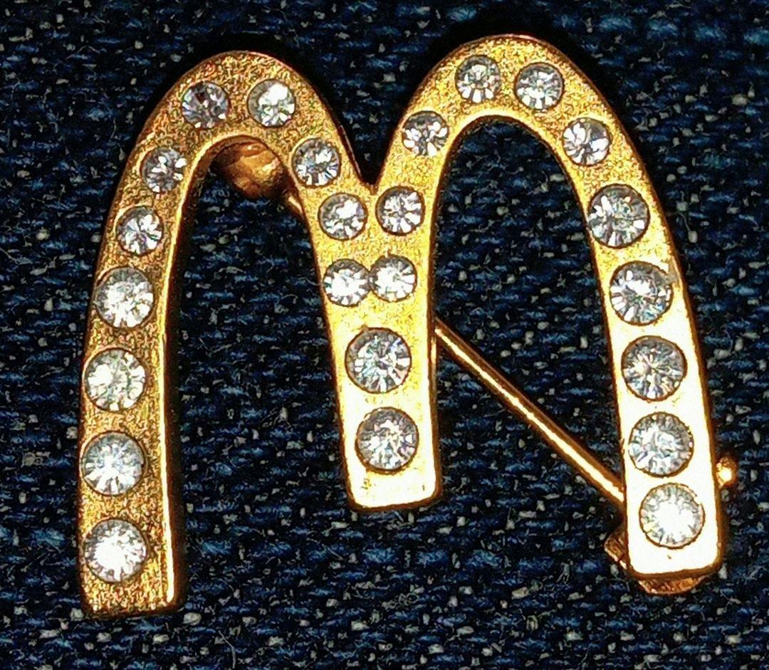 マクドナルド　ゴールデンアーチ　ピンズ　ブローチ　スワロフスキー